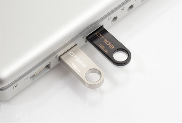 detail KINGSTON USB DATATRAVELER SE9 - 16GB - SILVER