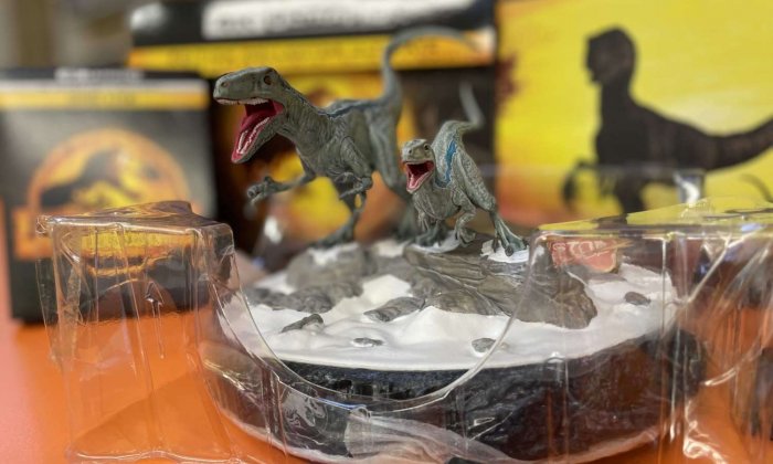 detail Jurassic Park 1-6 Collector's Collection - 4K Ultra HD Blu-ray + Blue and Beta figurines